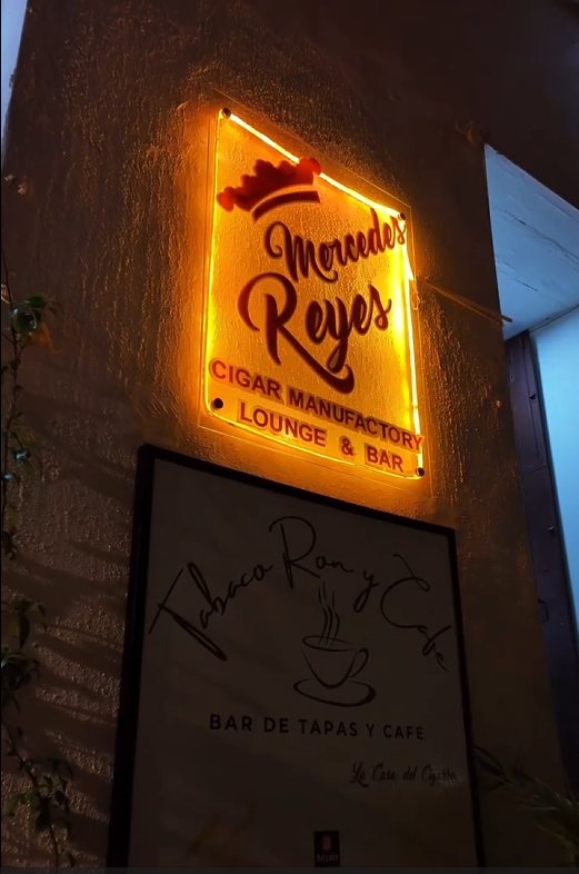 Letrero Mercedes Reyes Cigars