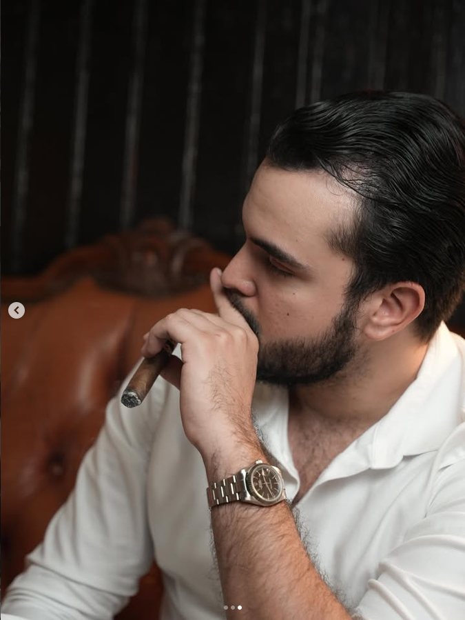 Cliente disfrutando cigarro